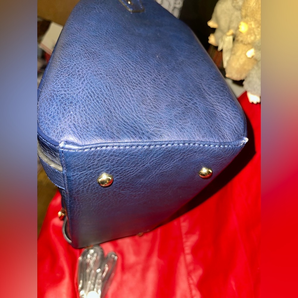 Dasein Large Blue Alligator Embossed Hand/Shoulder Bag with Matching Wristlet. - Picture 7 of 16